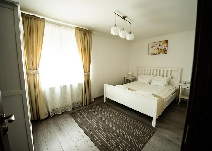 Montana Popa Boutique Studio